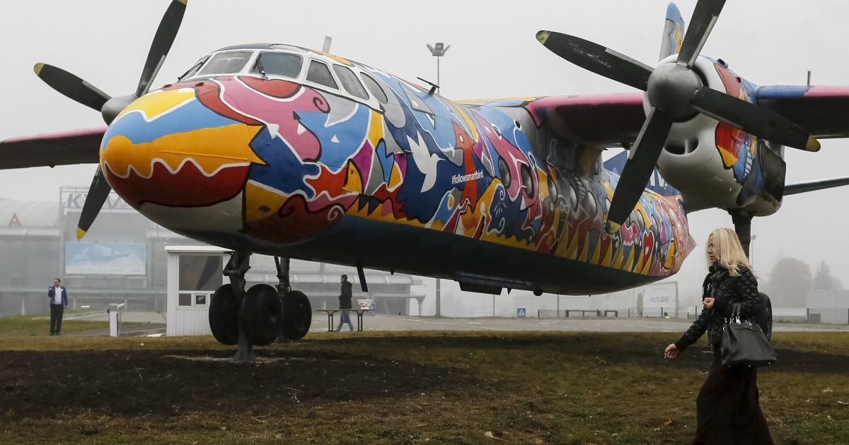 У Жулянах з&#039;явився мальовничий АН-24 для селфі / © Reuters
