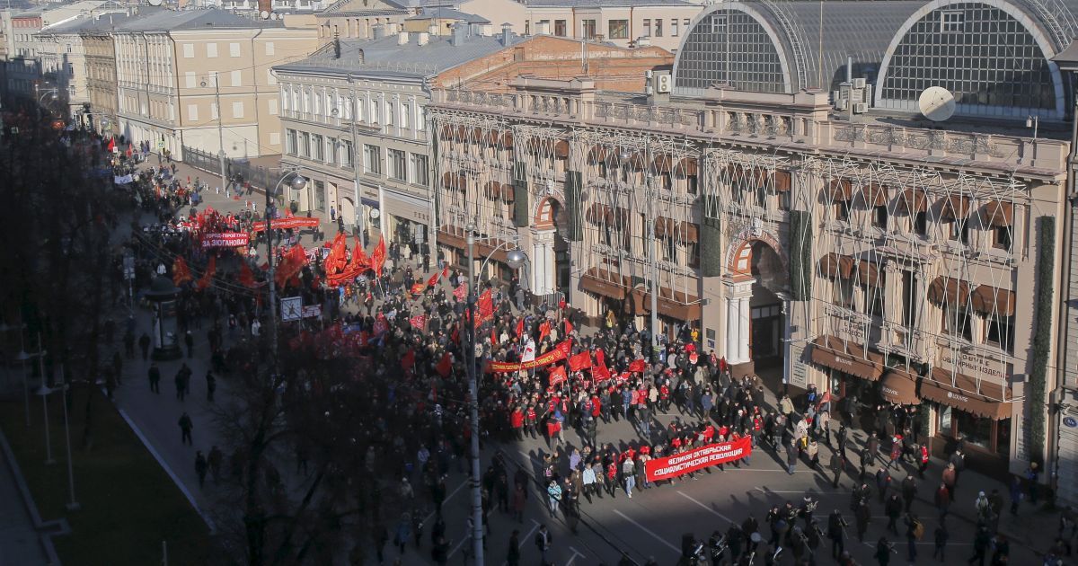 Во время "красного" парада в Москве / © Reuters