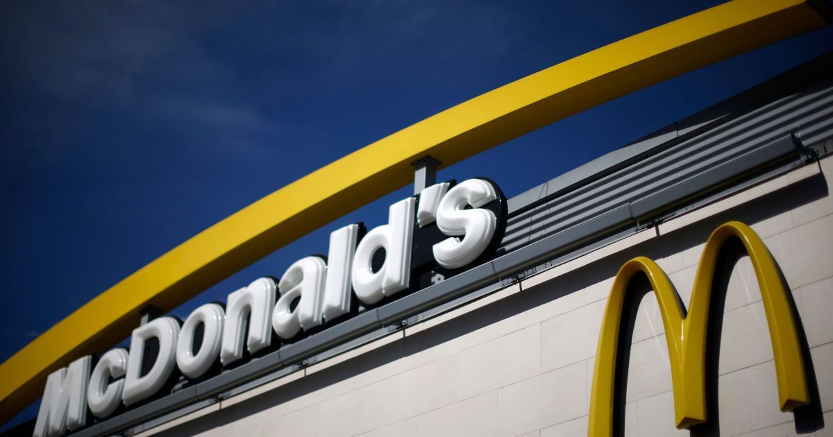 "Нам очень жаль". В McDonald's прокомментировали ситуацию с отказом обслуживать на украинском
