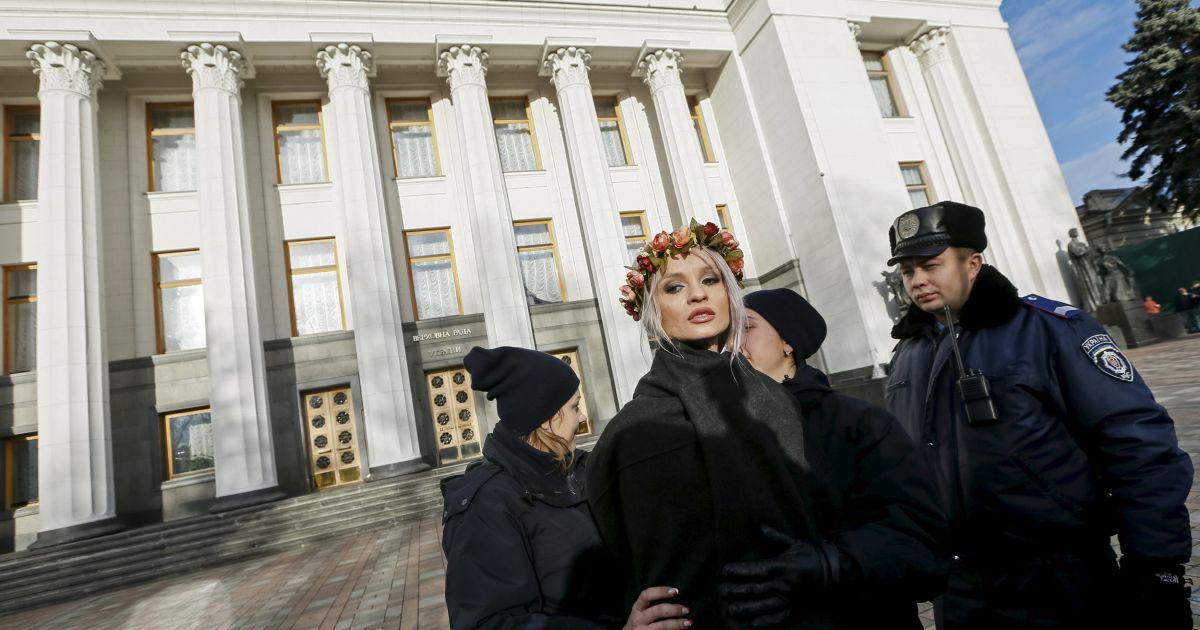 Двох активісток затримала поліція / © Reuters