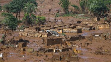 Вода с металлической стружкой и химикатами затопила целый городок. / © Reuters
