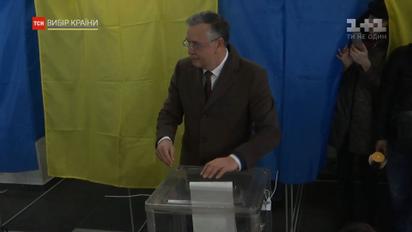 Голосування кандидатів у президенти: скандали, порушення закону та неймовірна кількість фотокамер