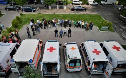 Медзаклади Рівного отримали автомобілі швидкої допомоги від Європи (фото)