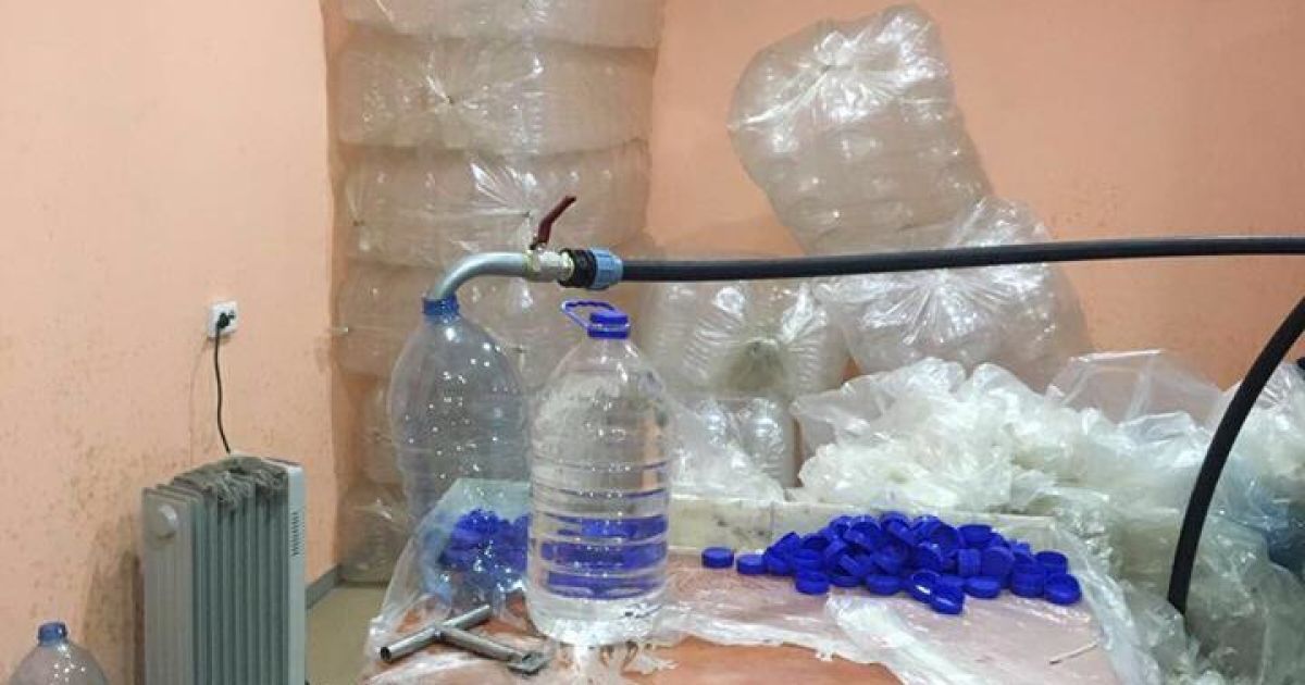 Цех, що підробляв "елітний" алкоголь відомих брендів_2 / © Прокуратура Києва