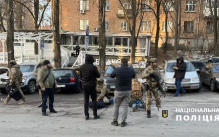 Обіцяли ухилянтам переправити до ЄС за 15 тисяч доларів: у Києві викрили незаконну схему