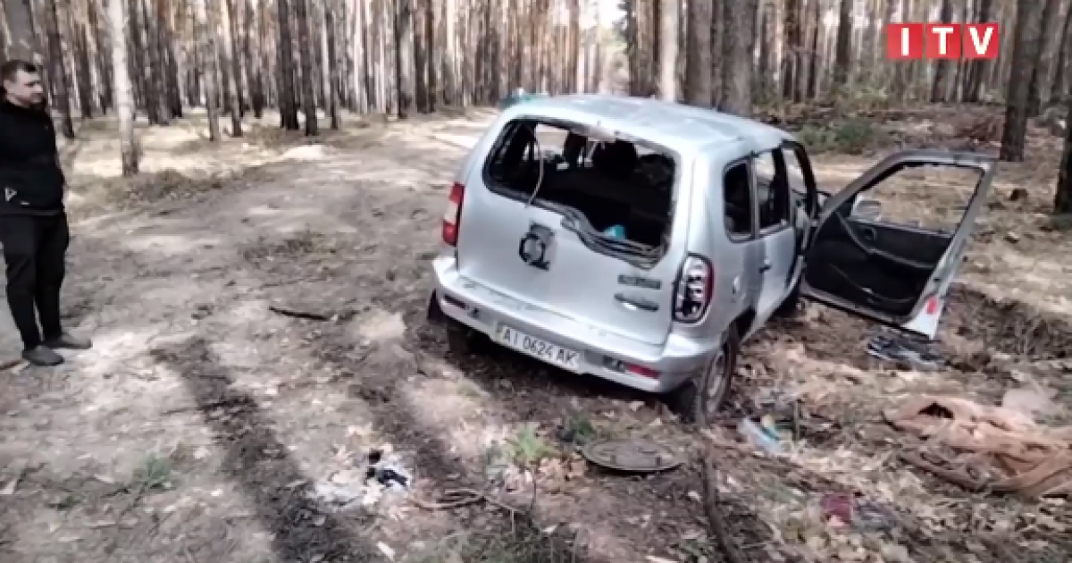 У лісі біля Гостомеля знайдено автомобіль з розcтріляною родиною із немовлям: відео