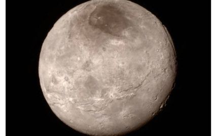 На крупнейшем спутнике Плутона нашли "Мордор"