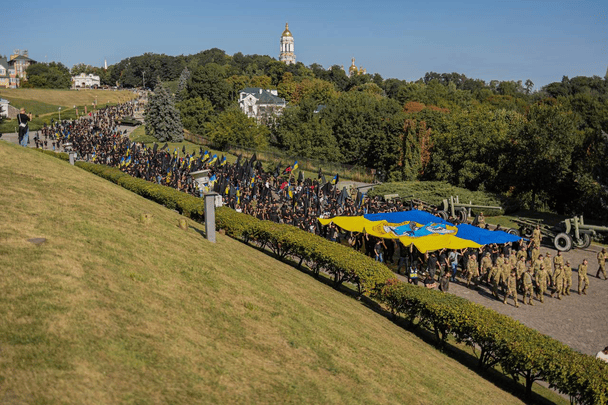 «Тінь» на вулицях міст: молодь вшановує розвідників та запрошує до спільноти