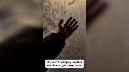 Під час гасіння пожежі в Києві вода перетворювалася на заметіль