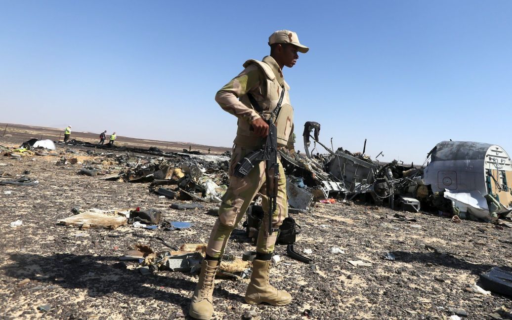 Обломки самолета разлетелись на 30 километров / © Reuters