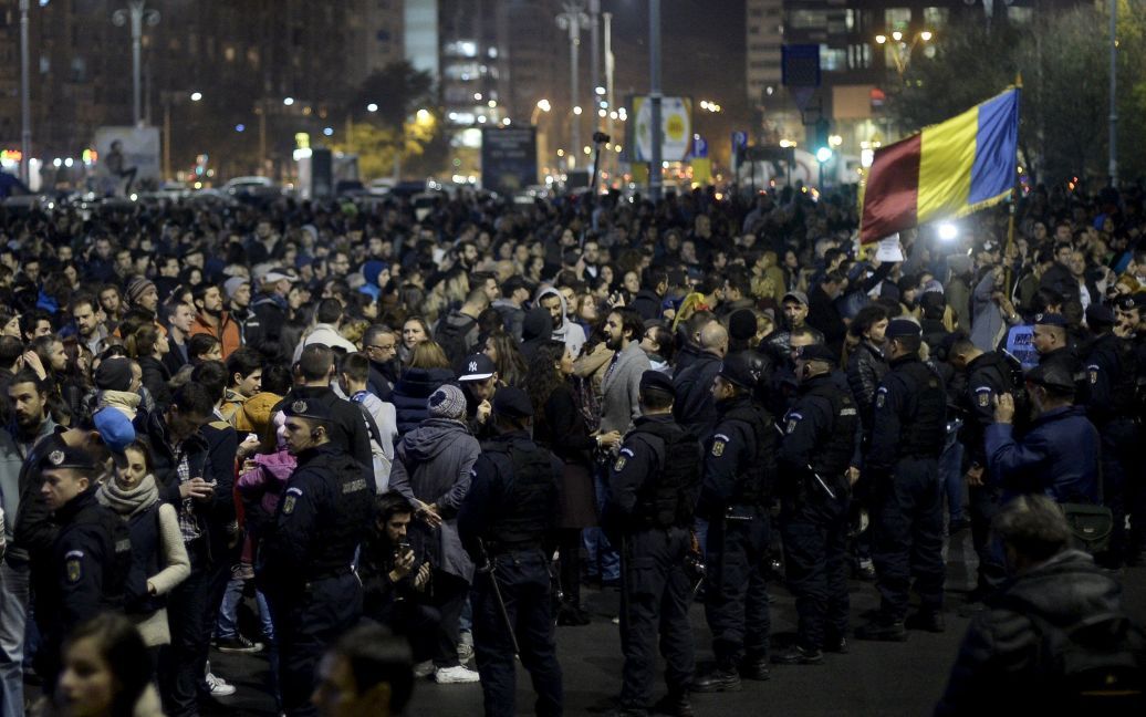 У Румунії десятки тисяч людей вимагають негайної відставки уряду / © Reuters
