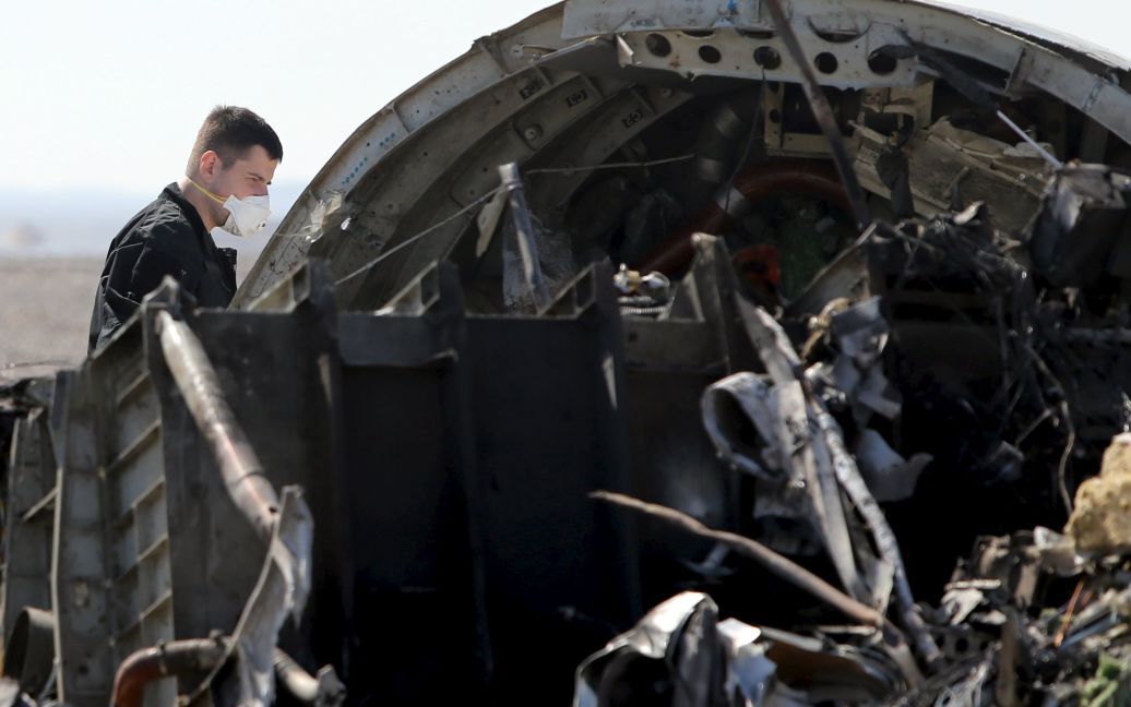 Обломки самолета разлетелись на 30 километров / © Reuters