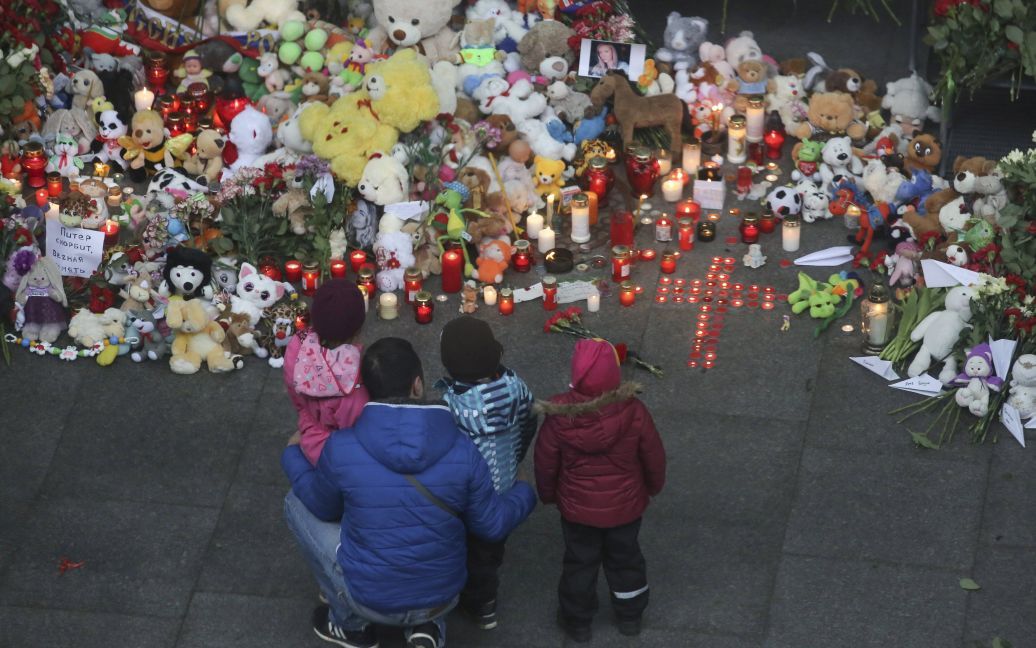 Вшанування жертв Airbus A321 в аеропорту Пулоково у Петербурзі. / © Reuters