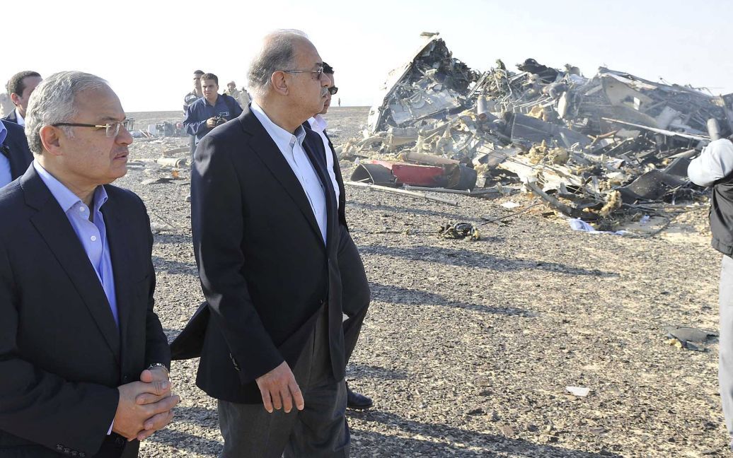 Место падения самолета посетил премьер-министр Египта. / © Reuters