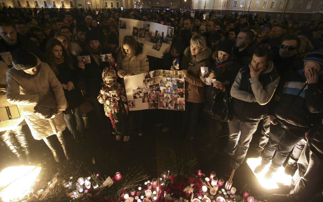 Вшанування жертв Airbus A321 на Дворцовій площі у Петербурзі. / © Reuters