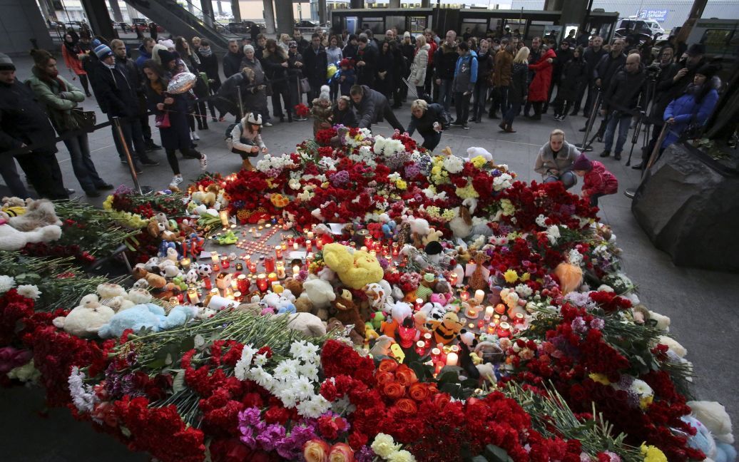 Вшанування жертв Airbus A321 в аеропорту Пулоково у Петербурзі. / © Reuters