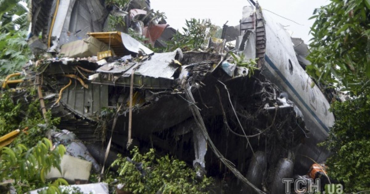 Фото з місця катастрофи літака / © Reuters
