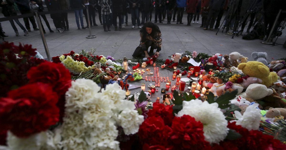 Вшанування жертв Airbus A321 в аеропорту Пулоково у Петербурзі. / © Reuters