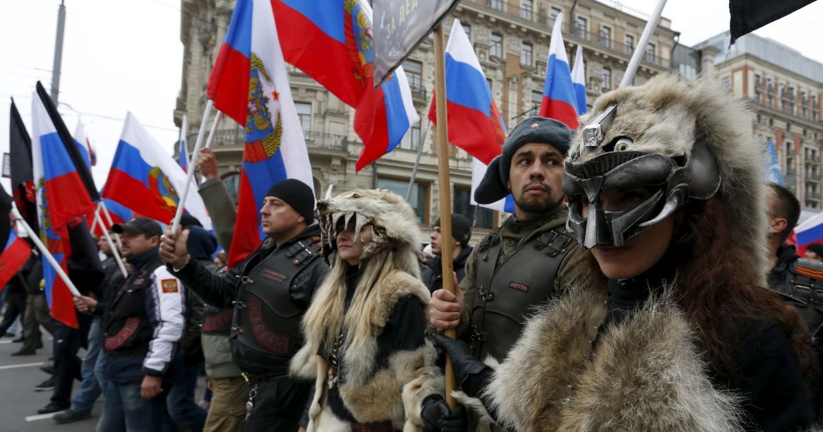 Лишь 2% россиян "очень хорошо" относятся к Украине