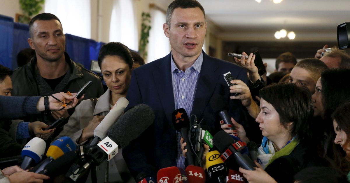 Кличко уже успел отдать голос / © Reuters