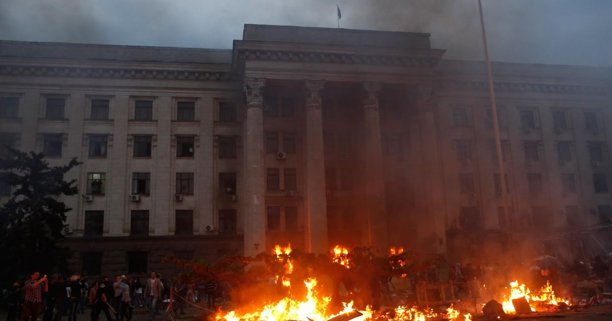 Проукраинские активисты спасали "антимайданцов" в Одессе самодельными лестницами - отчет Совета Европы