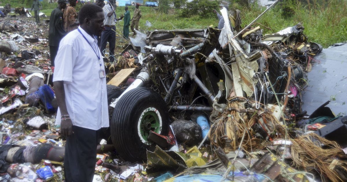 Фото з місця катастрофи літака / © Reuters