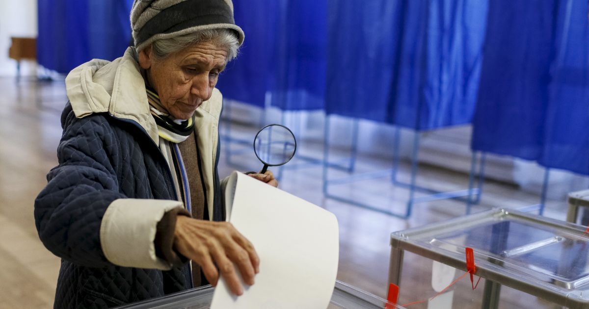 На Миколаївщині дві пенсіонерки голосували на виборах за паспортом Радянського Союзу