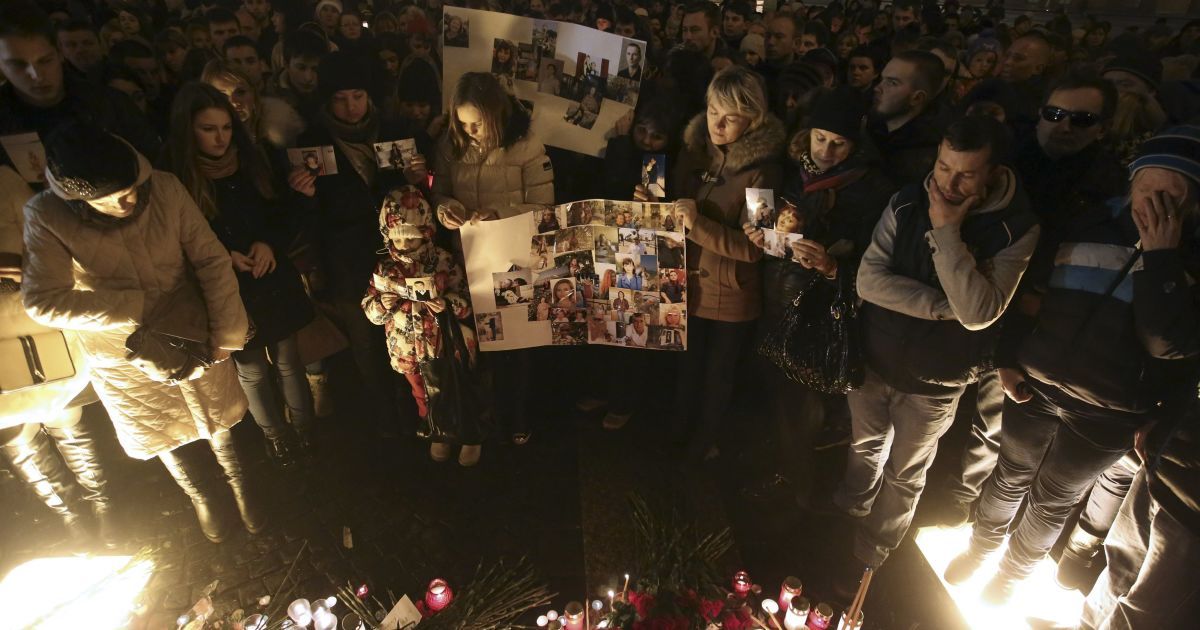 Вшанування жертв Airbus A321 на Дворцовій площі у Петербурзі. / © Reuters