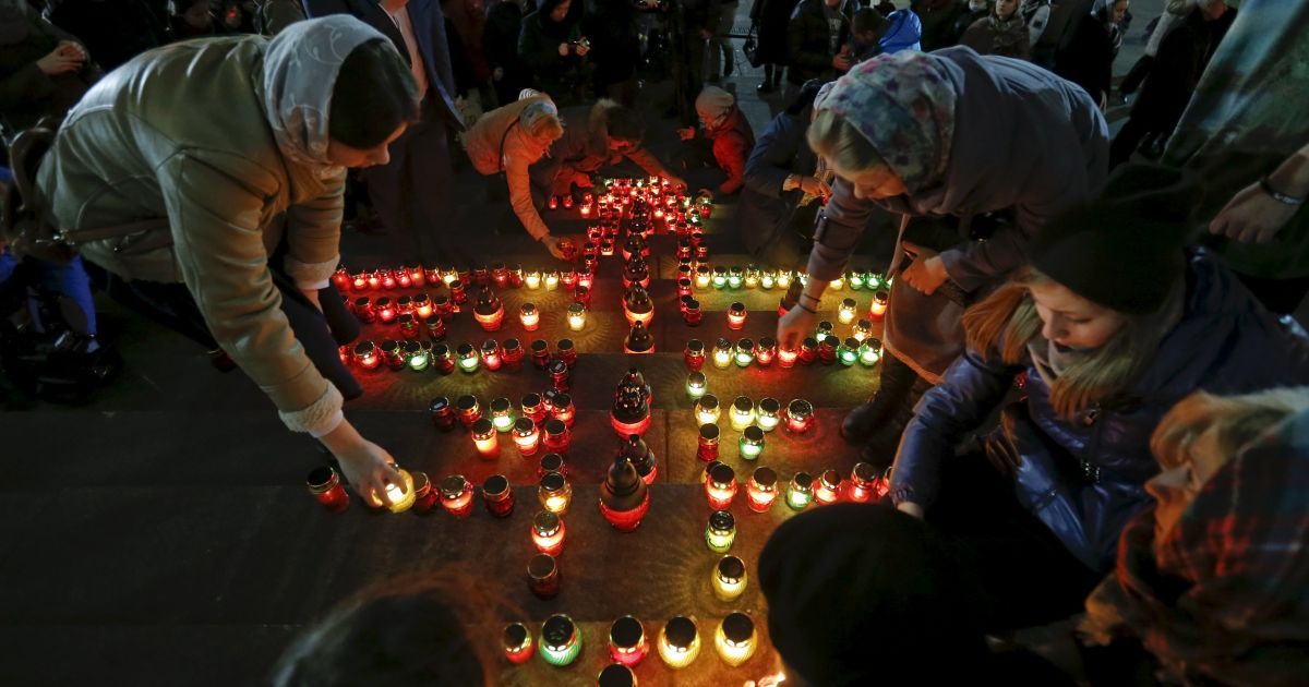 Вшанування жертв Airbus A321 у Москві. / © Reuters