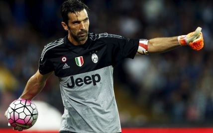 Легендарний італійський воротар планує грати до 40 років