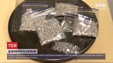 40 грамів діамантів знайшли митники аеропорту в спідньому подружжя, яке прилетіло з Туреччини