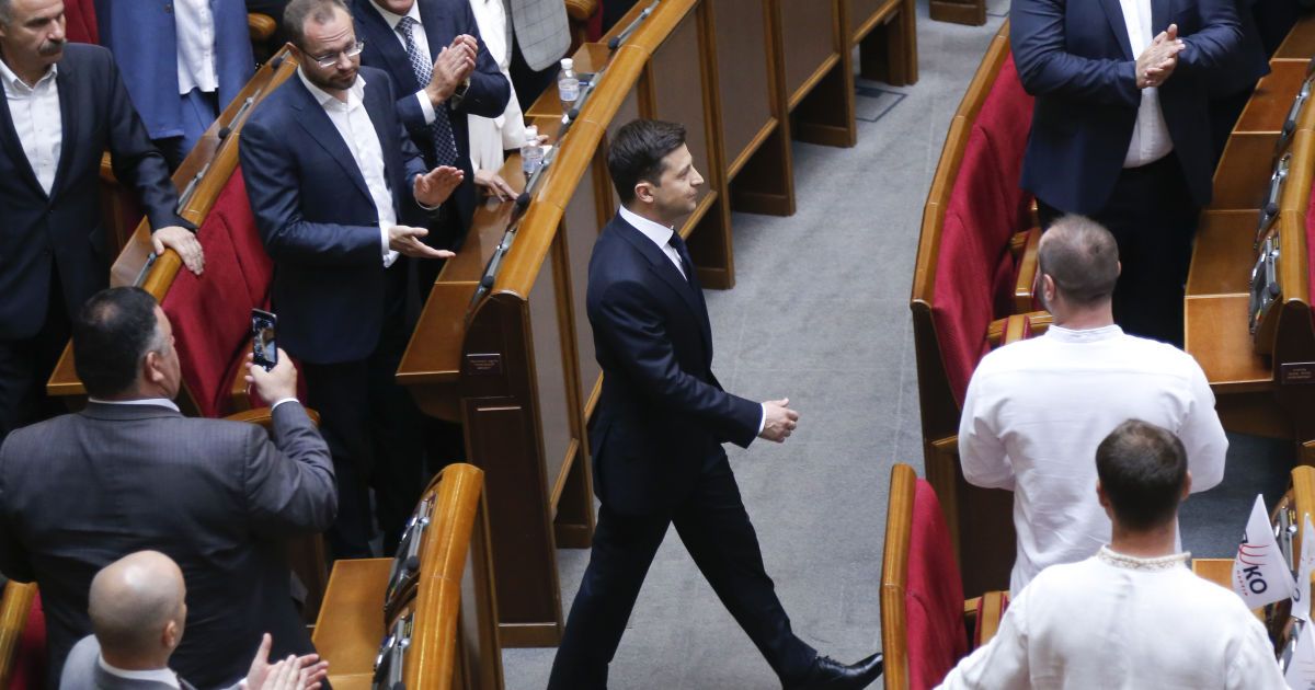 "Политическое, неконституционное решение": как политики отреагировали на роспуск парламента Зеленским