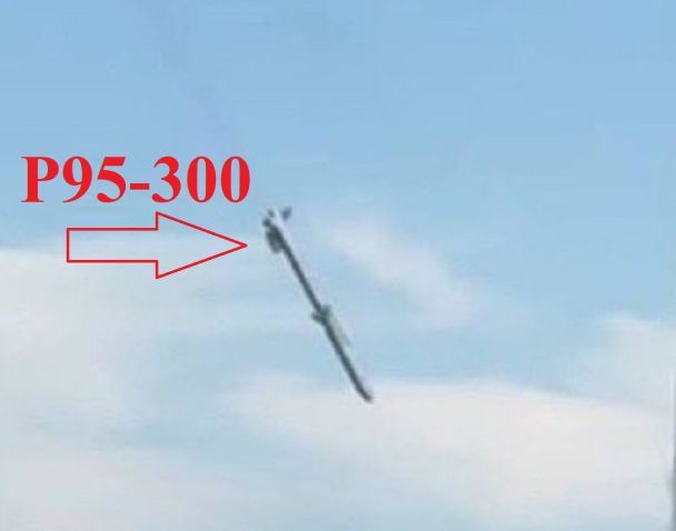 Російська ракета Х-101 у момент удару по "Охматдиту" / Фото: Facebook-сторінка Олександра Коваленка