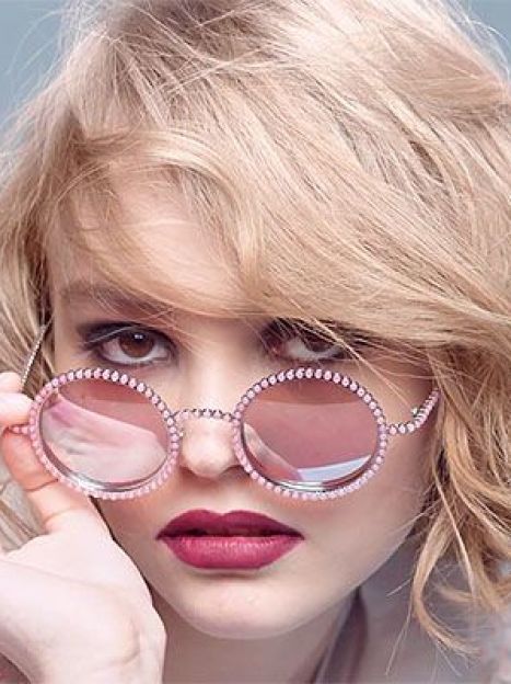 Лили-Роуз Депп в рекламных кадрах Chanel / © 