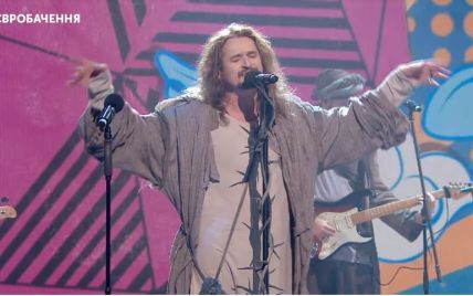"Євробачення-2018": Yurcash в образі Ісуса заспівав на сцені нацвідбору у гучномовець