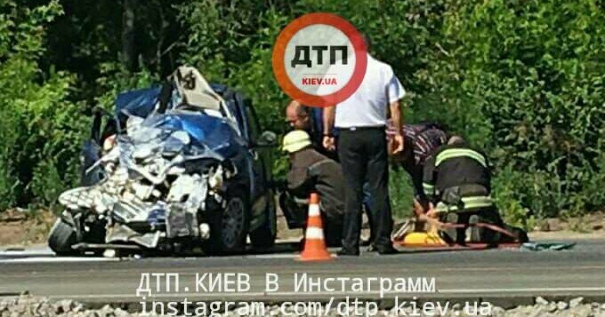 Дівчина за кермом не пропустила на трасі автобус до Одеси й розбилася на смерть