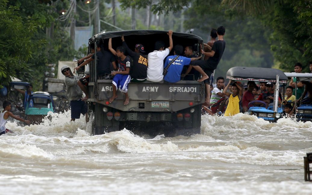 Тайфун Коппу обрушился на Филиппины. / © Reuters