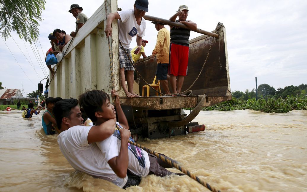 Тайфун Коппу обрушився на Філіппіни. / © Reuters