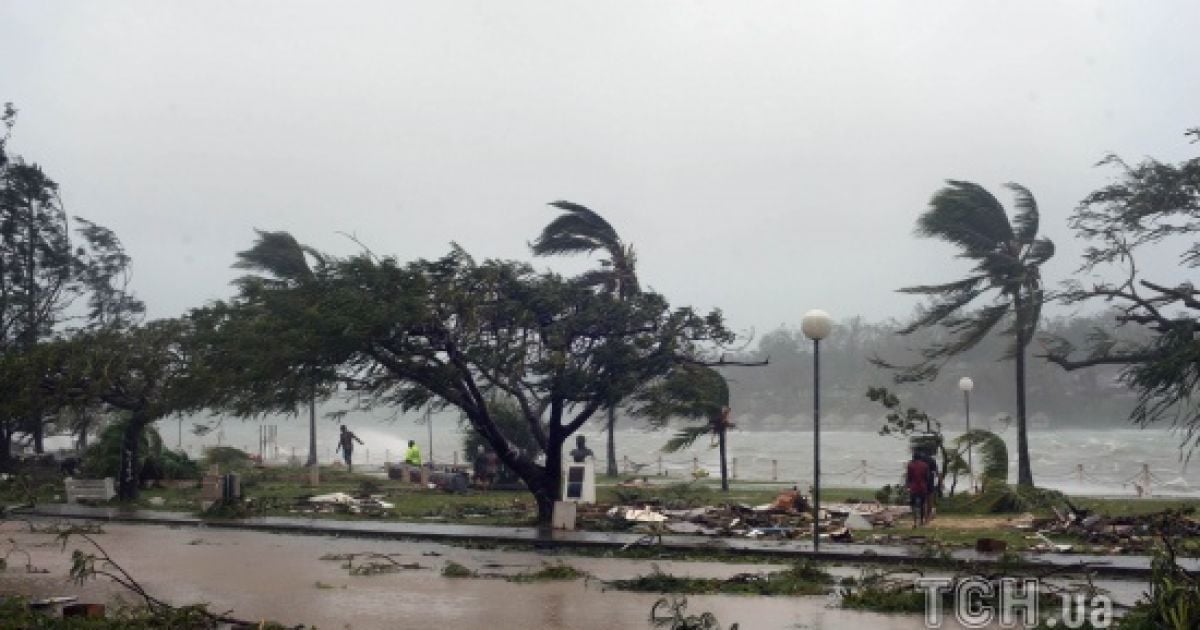 Скорость ветра урагана достигает 70 метров в секунду