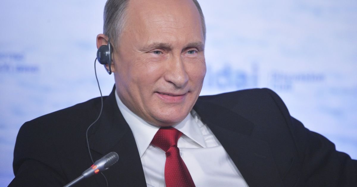 Путин уверяет, что Россия не борется с выбором украинского народа.