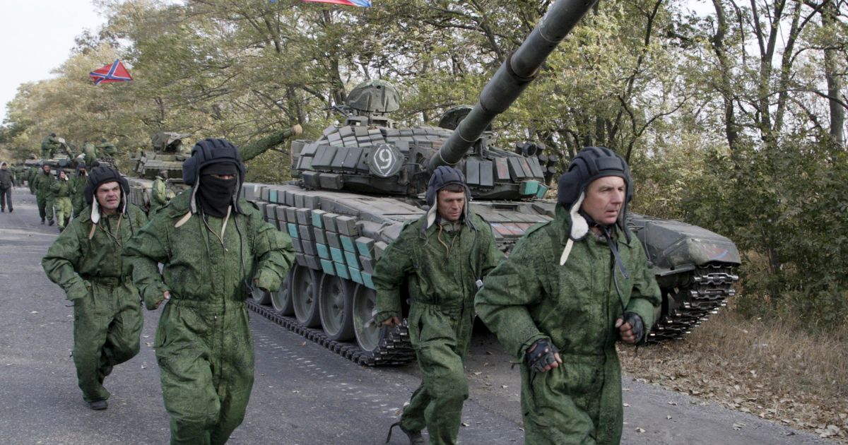 Боевики переместили 10 танков на передовую.