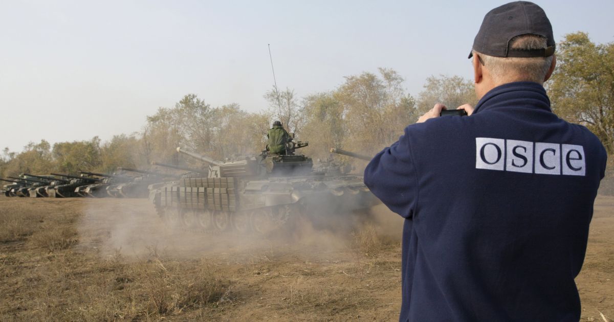 Боевики "ДНР" уверяют, что начали отводить легкую артиллерию