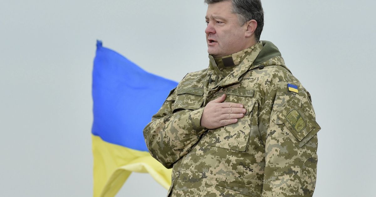 Порошенко: Мы должны завершить полную сдачу в эксплуатацию ВСУ фортификационных сооружений