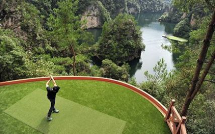 Китайським чиновникам заборонили грати в гольф і заводити коханок