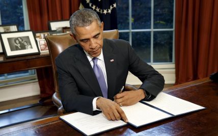 Обама ветував закон, який передбачає $ 300 млн на зброю Україні