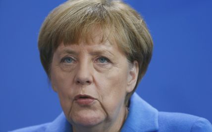 Меркель вражена терактами в Парижі