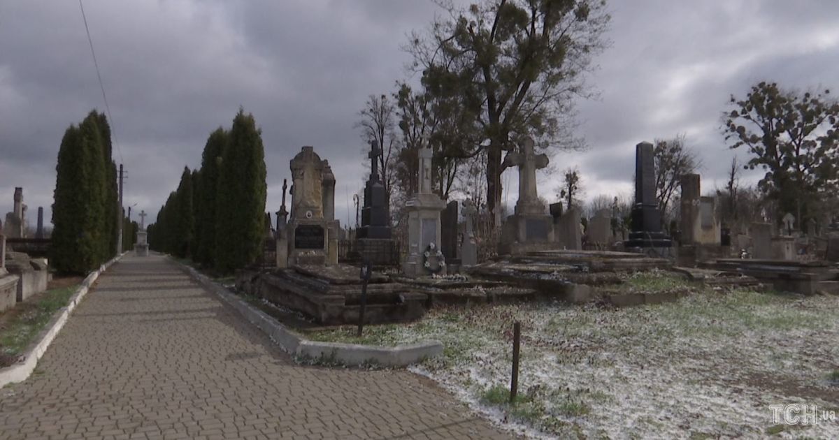 У Чернівцях хочуть влаштувати аукціон за місця на цвинтарі: йдеться про незвичайні кілька квадратних метрів