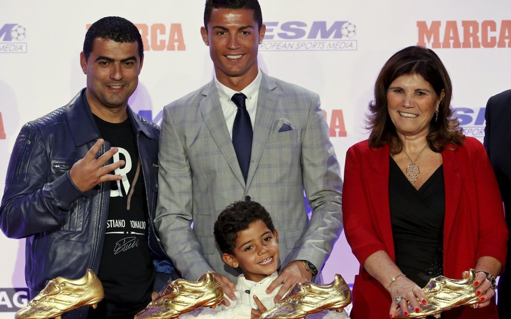 Роналду получил свою очередную награду / © Reuters