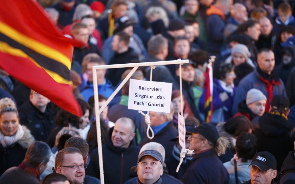 "Патриоты Европы" протестуют против приема беженцев из Сирии. / © Reuters