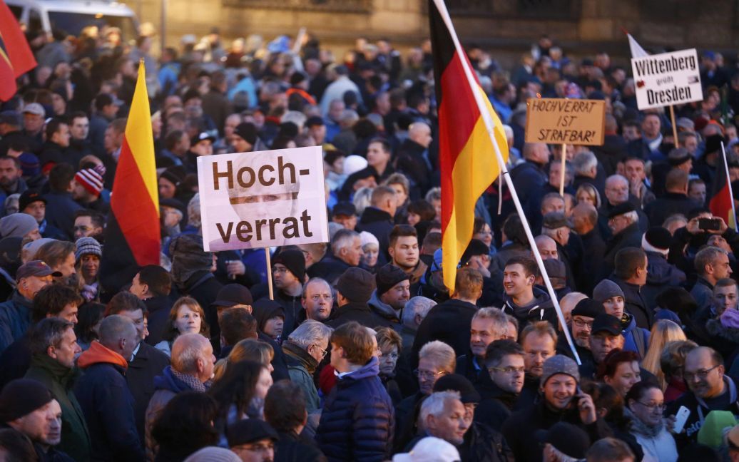 "Патріоти Європи" протестують проти прийому біженців з Сирії. / © Reuters